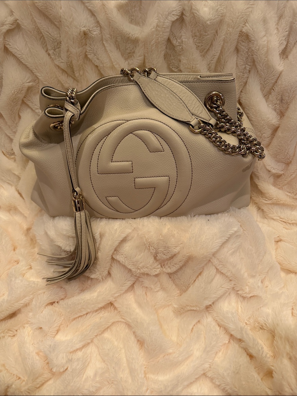 Gucci Cream Pebbled Leather Shoulder Bag with Tassel